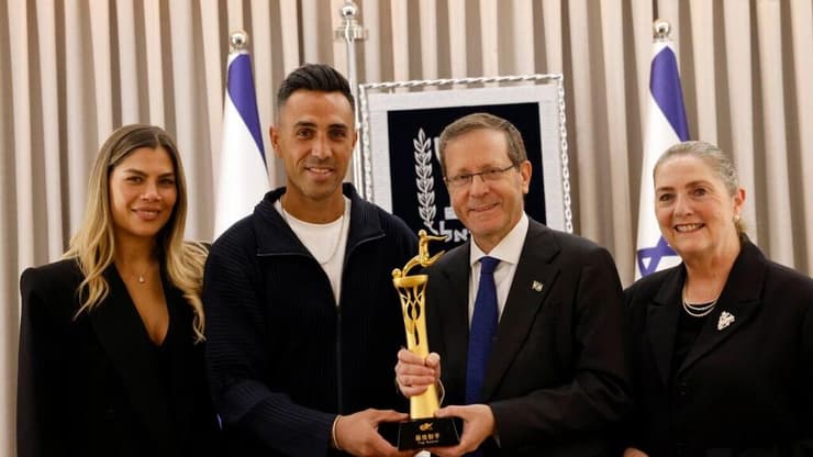 ערן זהבי ואשתו שי זהבי עם נשיא המדינה יצחקי בוז'י הרצוג ורעייתו מיכל הרצוג