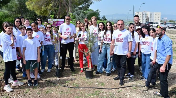 חורשת הגיבורים שאימצו הילדים לזכר 32 הגיבורים שנפלו "יום מעשים טובים" (באדיבות עמותת "רוח טובה" מקבוצת אריסון) חורשת הגיבורים שאימצו הילדים לזכר 32 הגיבורים שנפלו "יום מעשים טובים"