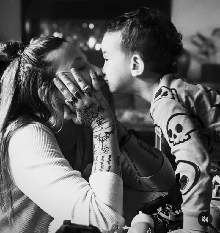 ענת רביד ביאלה עם בנה נועם