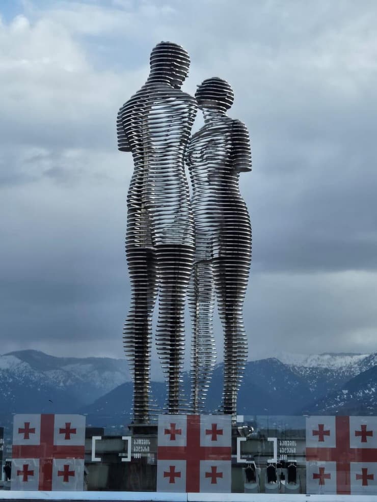 אחד מפסליה המפורסמים של בטומי, בירת גאורגיה