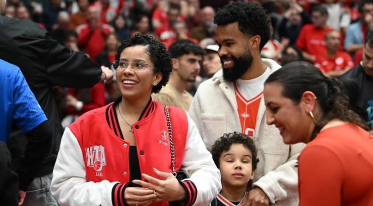 לוקאס פלקאו עם משפחתו