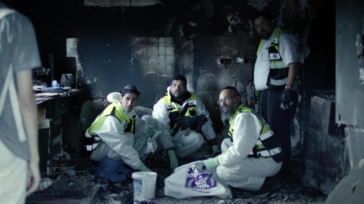 טבח הוא טבח הוא טבח. מתוך "על כלבים ואנשים" (צילום: באדיבות סרטי נחשון) מתוך "על כלבים ואנשים"