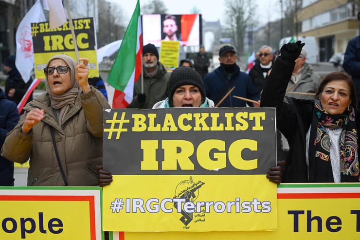 הפגנה ב בריסל האיחוד האירופי הכריז על משמרות המהפכה כעל ארגון טרור