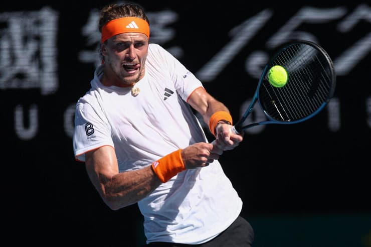 הולך הביתה. זברב (צילום: IZHAR KHAN / AFP) קרלוס אלקראס זברב