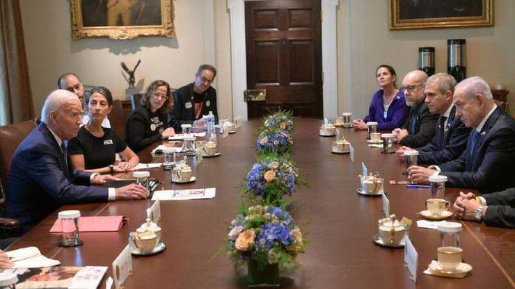 גל הירש עם רה"מ נתניהו ונשיא ארה"ב לשעבר ביידן 