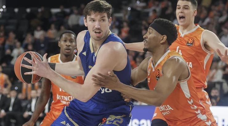 טי ג'יי ליף, היה נהדר בחצי הראשון