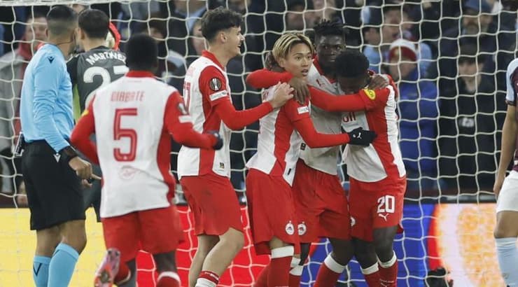 שחקני זלצבורג חוגגים את היתרון