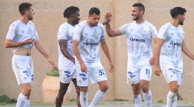 שחקני מכבי פתח תקווה חוגגים (חג'אג' רחאל) שחקני מכבי פתח תקווה חוגגים