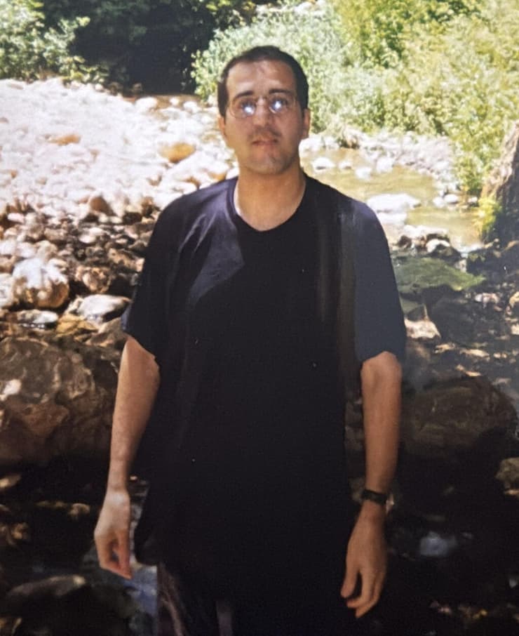 אלון חריף בשנות ה-90. "הוא התנצל, ולא יכולתי להסתכל בעיניים שלו בכלל"