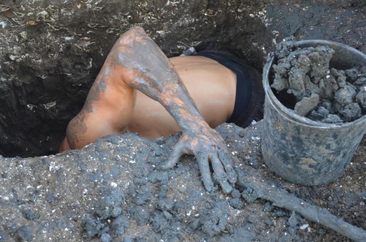 חפירות בבוץ באתר מדרגות הירדן (תמונה באדיבות פרופ' גונן שרון) חפירות בבוץ באתר מדרגות הירדן