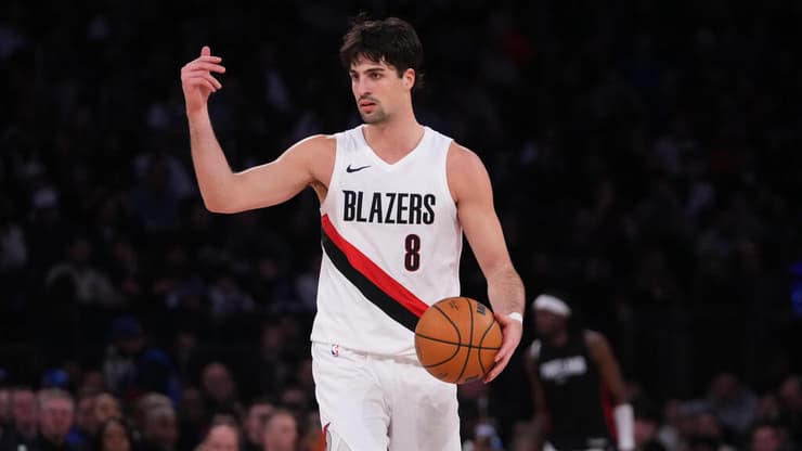 "אני בן אדם, גם אני עובר דברים". אבדיה (צילום: AP Photo/Frank Franklin II) אבדיה מול רובינסון