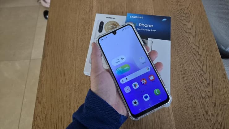 סמסונג גלקסי 26. סאני ניסתה להיאבק בייבוא המקביל (צילום: איתי שמושקוביץ) סמסונג גלקסי 26