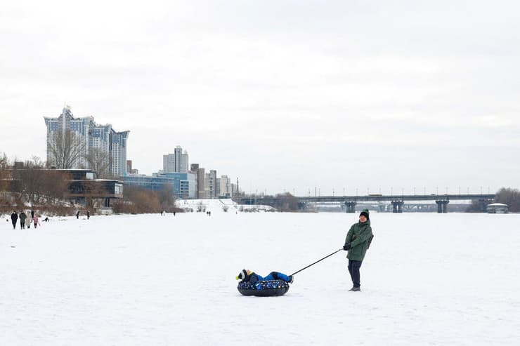 משחקים על נהר הדניפרו דניפרו הקפוא ב קייב אוקראינה