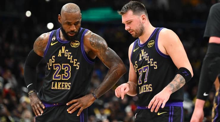 לוקה דונצ'יץ' ולברון ג'יימס (רויטרס) לוקה דונצ'יץ' ולברון ג'יימס