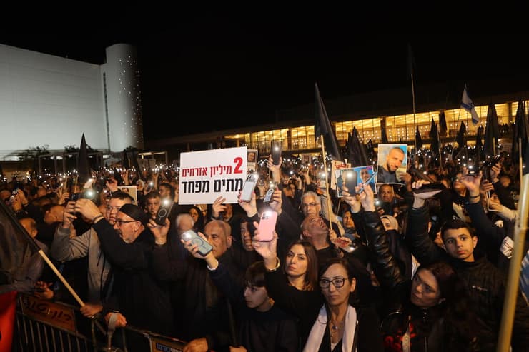הפגנת התמיכה במגזר הערבי בכיכר הבימה (צילום: יריב כץ) הפגנת התמיכה במגזר הערבי בכיכר הבימה