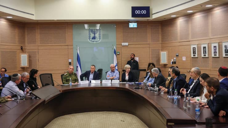 דיון בועדת חוץ וביטחון בכנסת