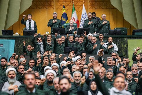 צילום: AFP PHOTO / HO /ISLAMIC CONSULTATIVE ASSEMBLY (ICANA)
