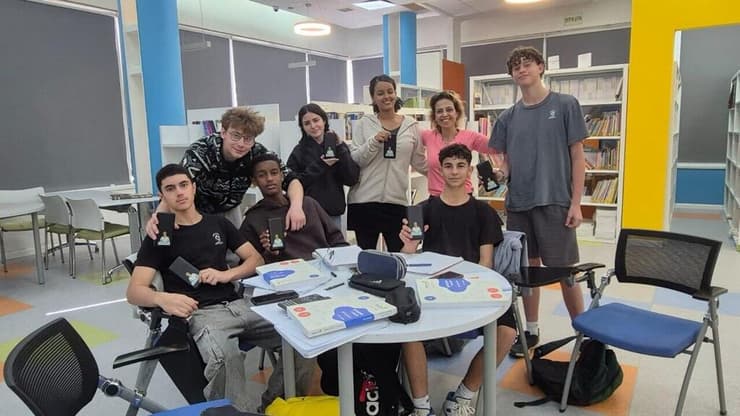 התלמידים עם המחשבונים