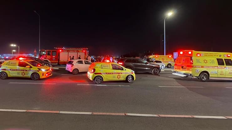 צילום: תיעוד מבצעי מד"א זירת תאונת הדרכים הקטלנית ליד מחלף אולגה-חדרה