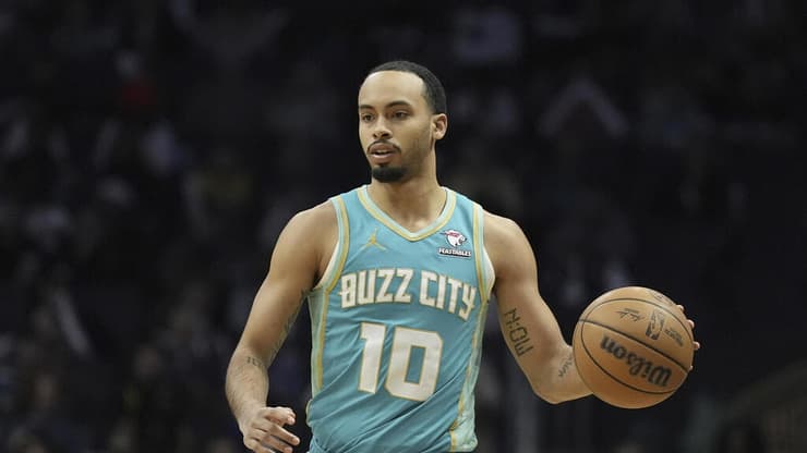 חתיכת טוויסט. ביילי במדי שארלוט (צילום: AP Photo/Chris Carlson) אמארי ביילי