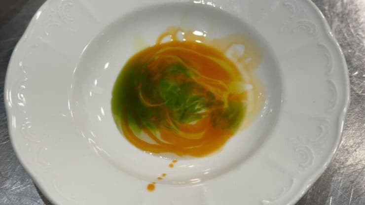 מגוון של שמנים: זית, עשבים, כרישה ובצל ירוק