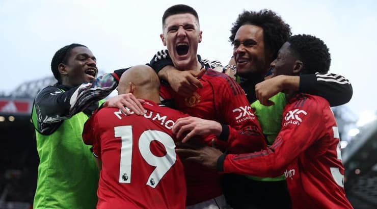 שחקני מנצ'סטר יונייטד בטירוף אחרי שער הניצחון
