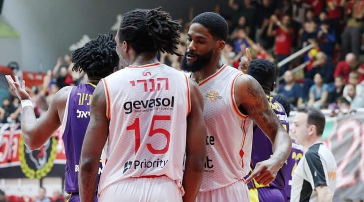 שחקני הפועל העמק מראים מי בעל הבית