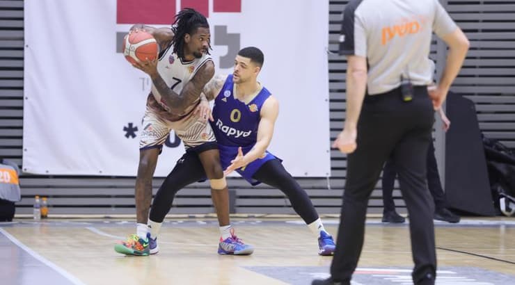 ג'מאיה ניל מול איפה לונדברג (עמרי שטיין) ג'מאיה ניל מול איפה לונדברג