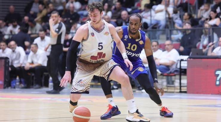 תומר אסייג מול אושי בריסט (עמרי שטיין) תומר אסייג מול אושי בריסט