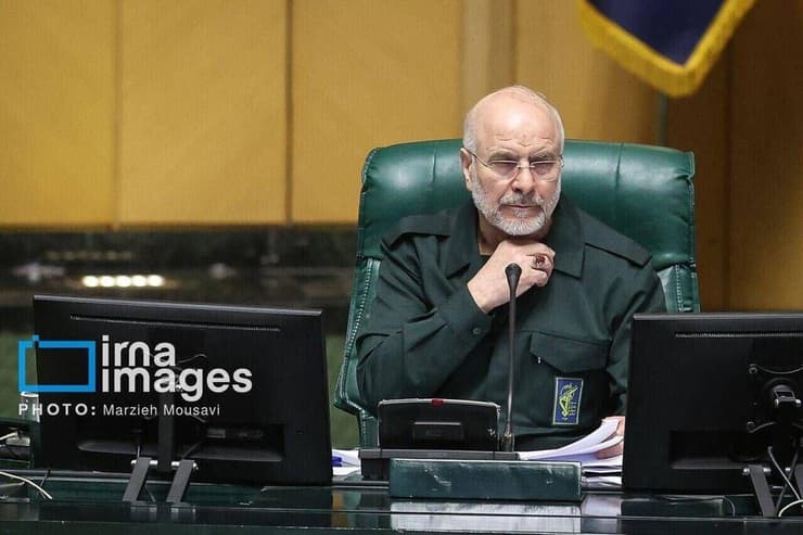 יו"ר הפרלמנט האיראני קאליבאף עם מדי משמרות המהפכה, הבוקר יו"ר הפרלמנט האיראני מוחמד באקר קאליבאף עם מדי משמרות המהפכה