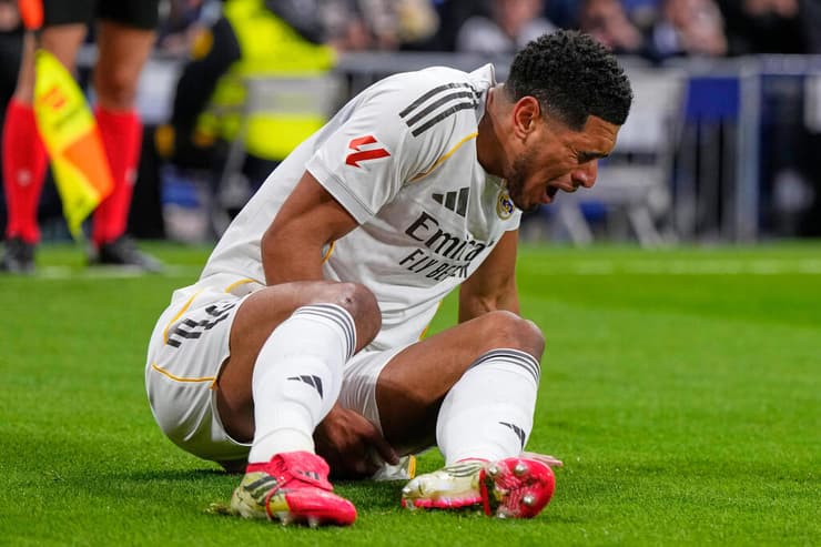 בלינגהאם, רגע לאחר הפציעה (צילום: AP Photo/Manu Fernandez) שחקן ריאל מדריד ג'וד בלינגהאם