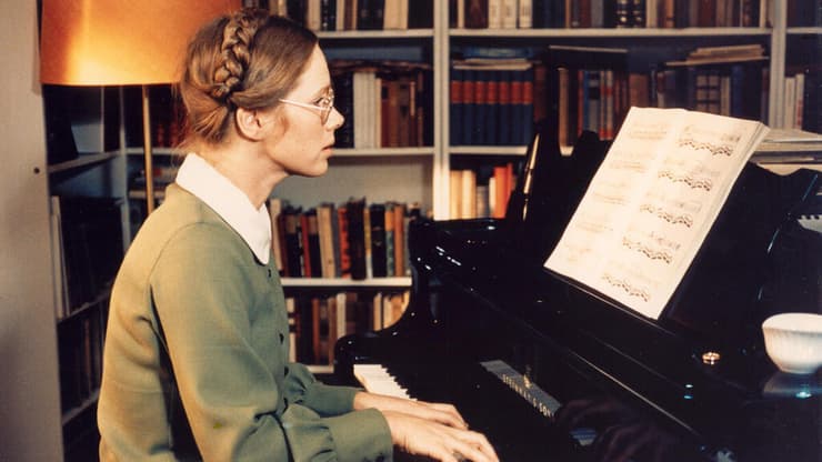 ליב אולמן ב"סונטת סתיו"