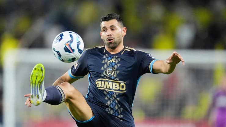 תאי בריבו במדי פילדלפיה יוניון