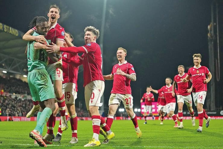 מחויבים לסיפור. שחקני רקסהאם (צילום: AP/ Jon Super) שחקני רקסהאם