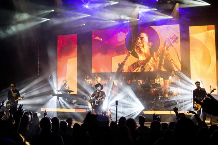 כנסיית השכל בהופעה