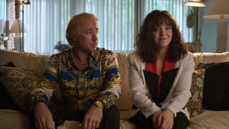 בנוסף למיזוגניה, הניצול, הגזלייטינג והאלימות, יש פה את חטא הביגוד והתסרוקות האייטיזיים. מתוך "כריסטי" (צילום: באדיבות פורום פילם) מתוך "כריסטי"