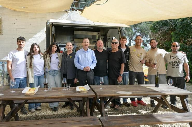 ביקב "פאוקר" בניר עוז. להמשיך את מה שנקטע באלימות    