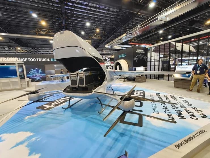 רחפן DrN-600 בתערוכה בסינגפור (ST Engineering) רחפן DrN-600 בתערוכה בסינגפור