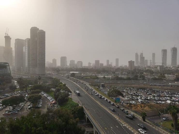 האובך בגוש דן (צילום: אורן רייס) האובך בגוש דן