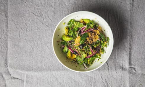 סלט אבוקדו וירוקים