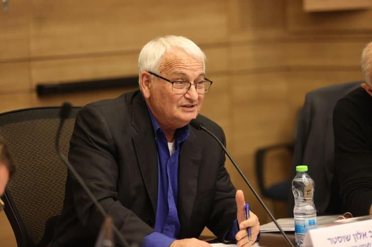 "הדרך לא מסתיימת". אלון שוסטר (צילום אלכס קולומויסקי ) וועדת ביקורת המדינה - סערת הרוגלות
