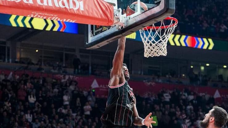 שחקן הפועל ת"א דן אוטורו