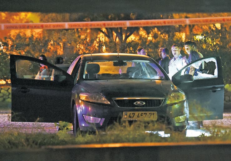 רכבה מנוקב הכדורים של דבורה הירש