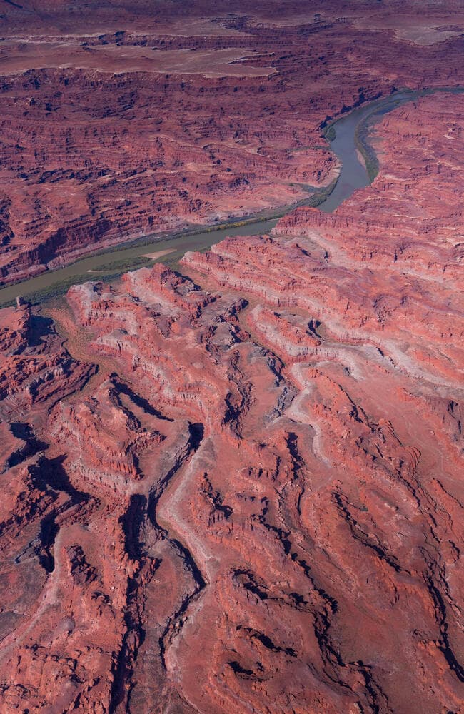 נהר גרין מתפתל דרך הפארק הלאומי קניונלנדס שבמדינת יוטה
