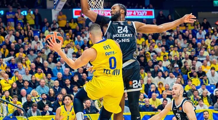 איפה לונדברג רואה את מרסיו סנטוס בפינה