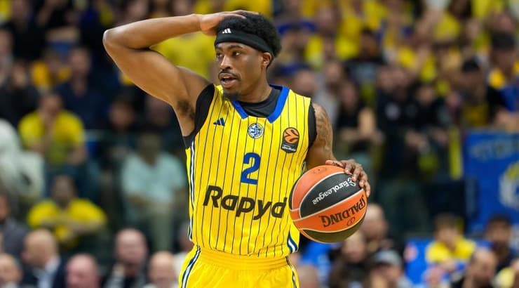 ג'ימי קלארק מסמן את המהלך