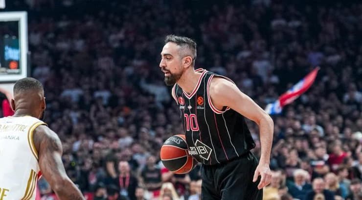 ים מדר עם הכדור (הפועל תל אביב) ים מדר עם הכדור