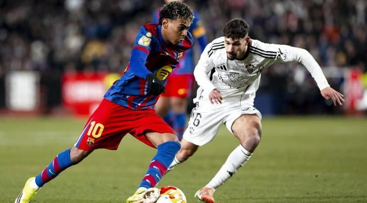 לאמין ימאל במהלך (IMAGO) לאמין ימאל במהלך