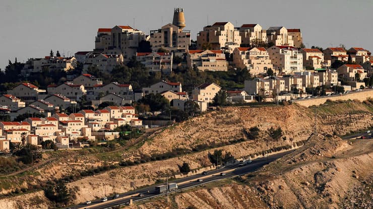 אזור E1. "כל ההתנחלויות פוגעות באפשרות לביטחון ושלום ומהוות הפרה בוטה של המשפט הבינלאומי" (צילום: AHMAD GHARABLI / AFP) מעלה אדומים