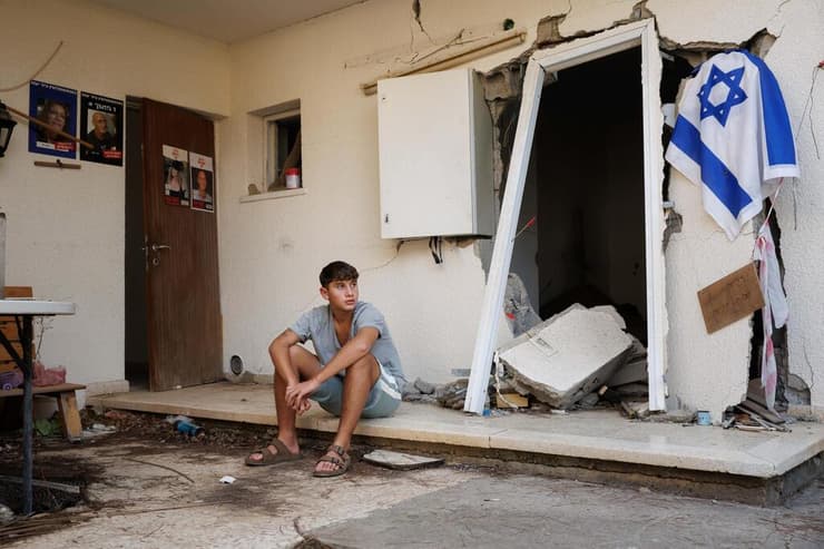 יגיל יעקב, שורד השבי, חוזר לקיבוץ ניר עוז 